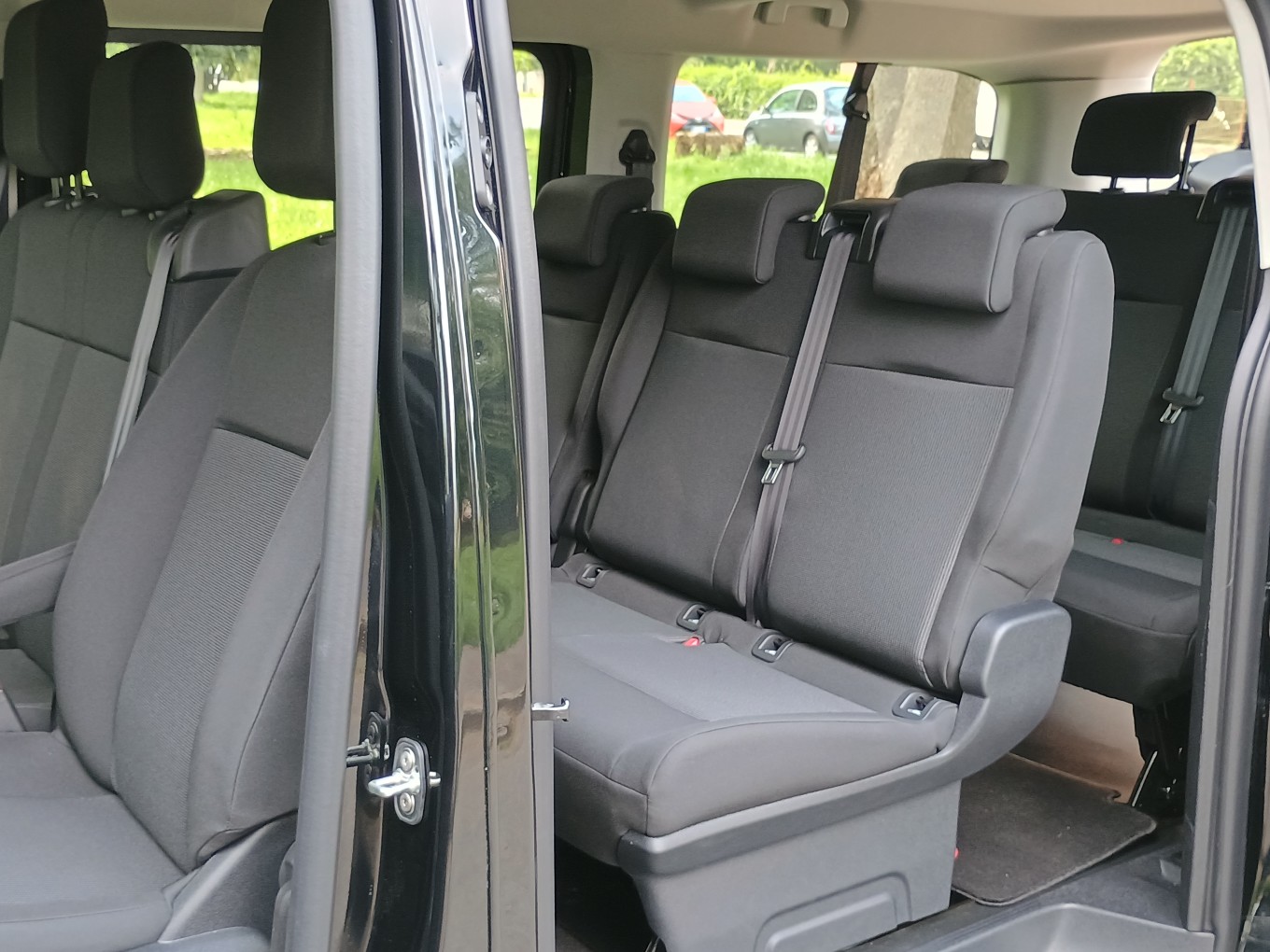 Opel Vivaro Life XL interno
